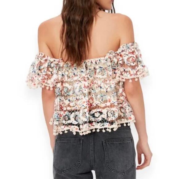 Tularosa Amelia Crop‎ Lace off the shoulders Top - Picture 2 of 6